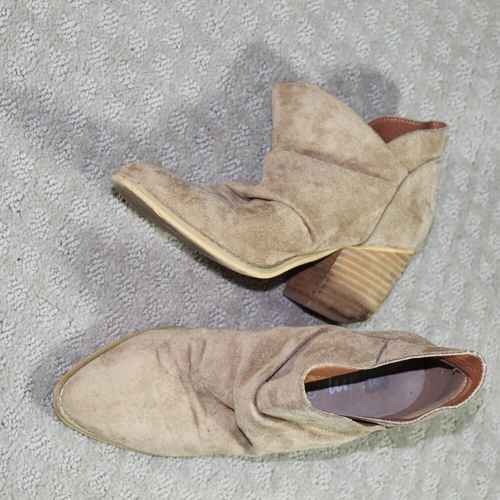 Mi iM Women's Size 6.5 Soft Tan Suede 3" Heeled Ankle Booties